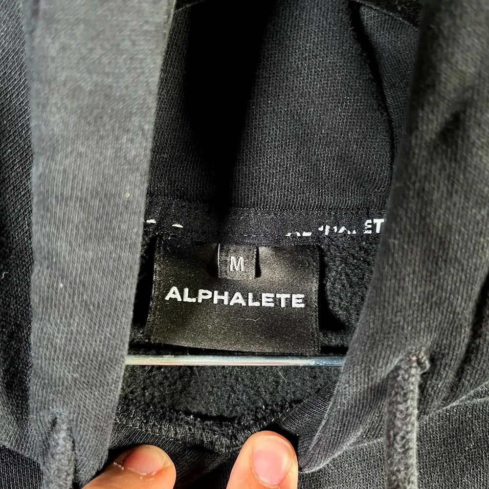 Alphalete Hoodie Mens Medium Black Fleece Lined Spellout Graphic Winter Wear - Picture 3 of 8